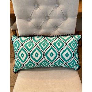 Tassel lumbar throw pillow